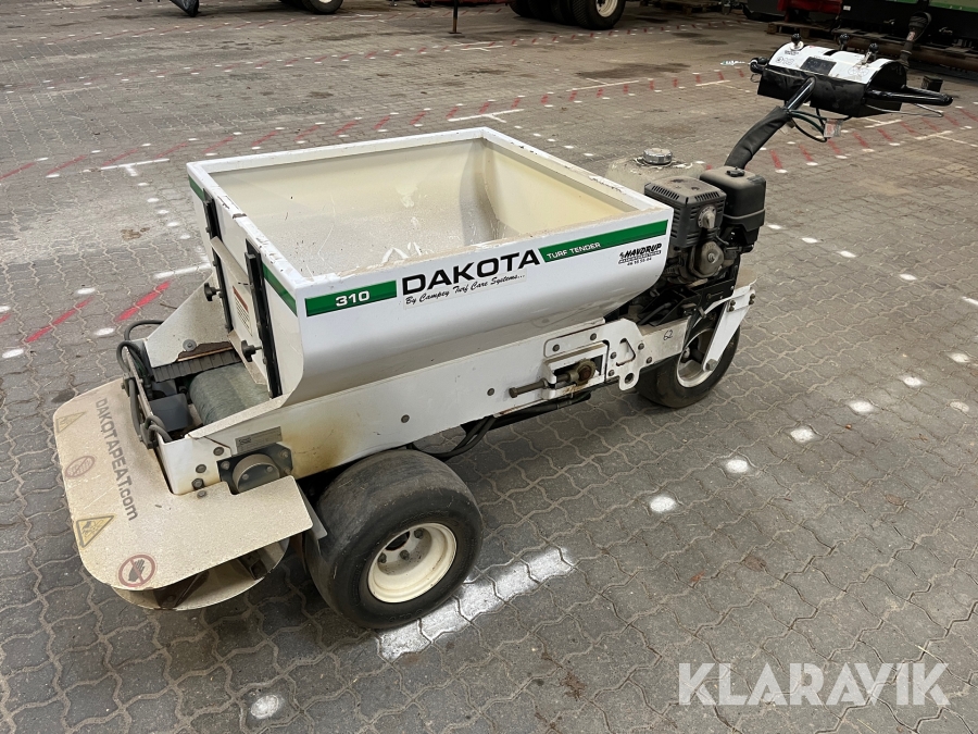 Sandudlægger Dakota 310 Turf Tender