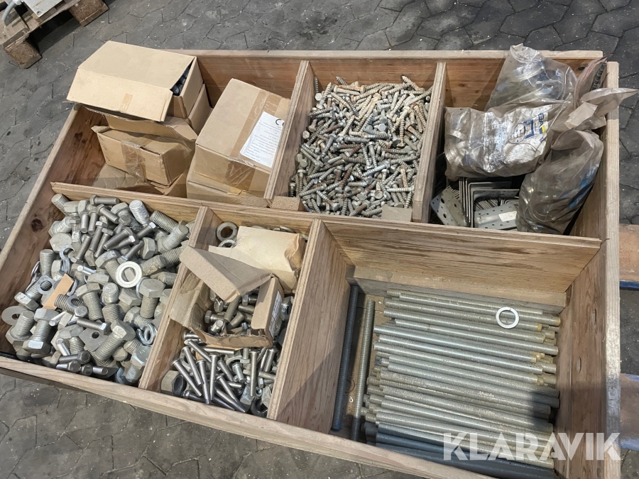 Diverse bolte og beslag