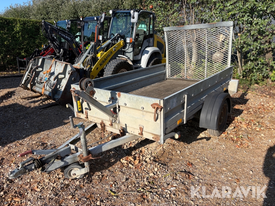 Trailer Brenderup 750 med spil og tip.