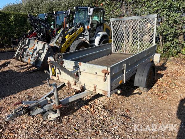 Trailer Brenderup 750 med spil og tip.