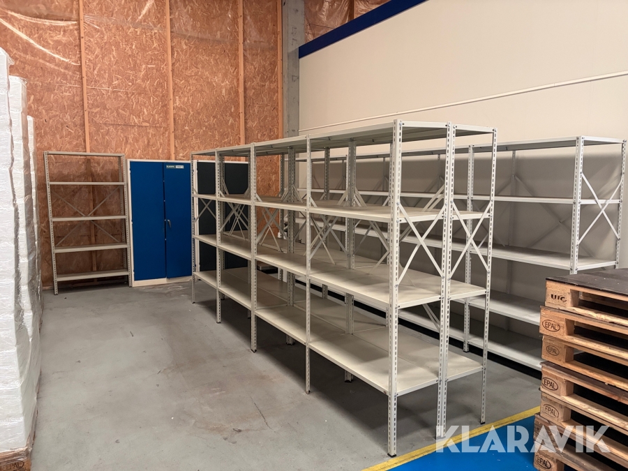 Værkstedsreoler 3 styk samt 2 styk skabe