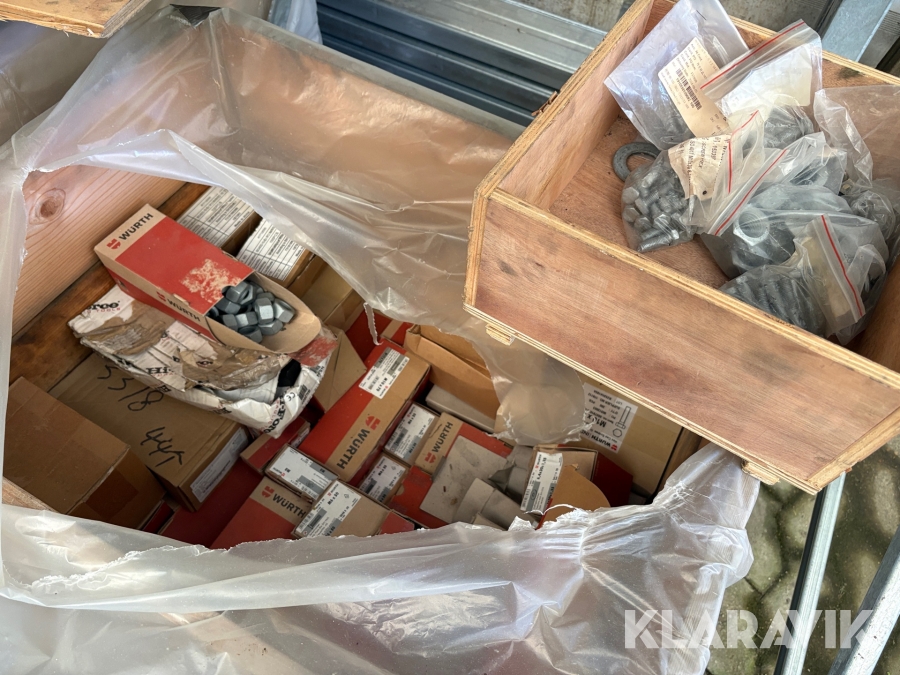 Blandet lot med bolte og møtrikker, stort lot