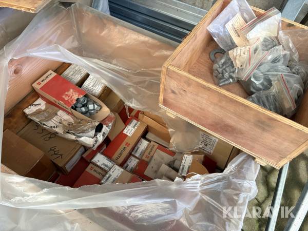 Blandet lot med bolte og møtrikker, stort lot