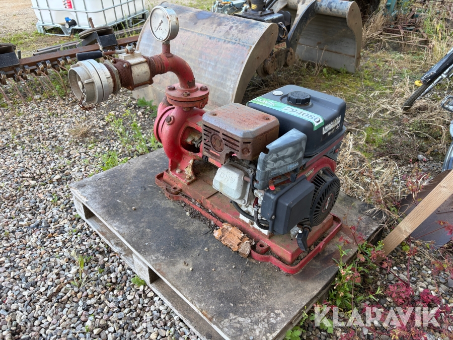 Pumpe fra gammel brandbil Triumph