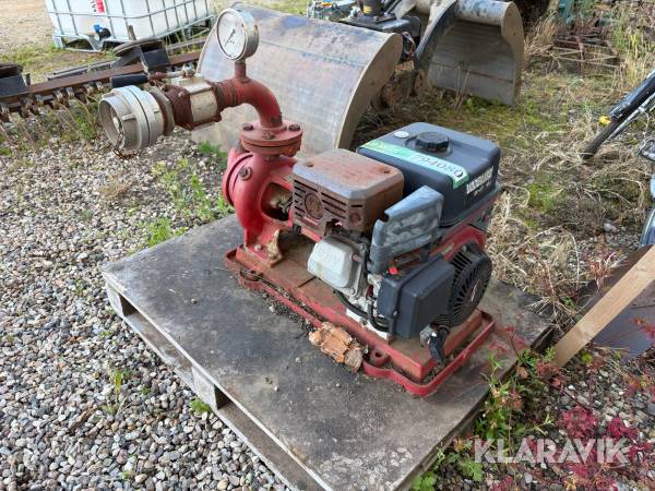 Pumpe fra gammel brandbil Triumph