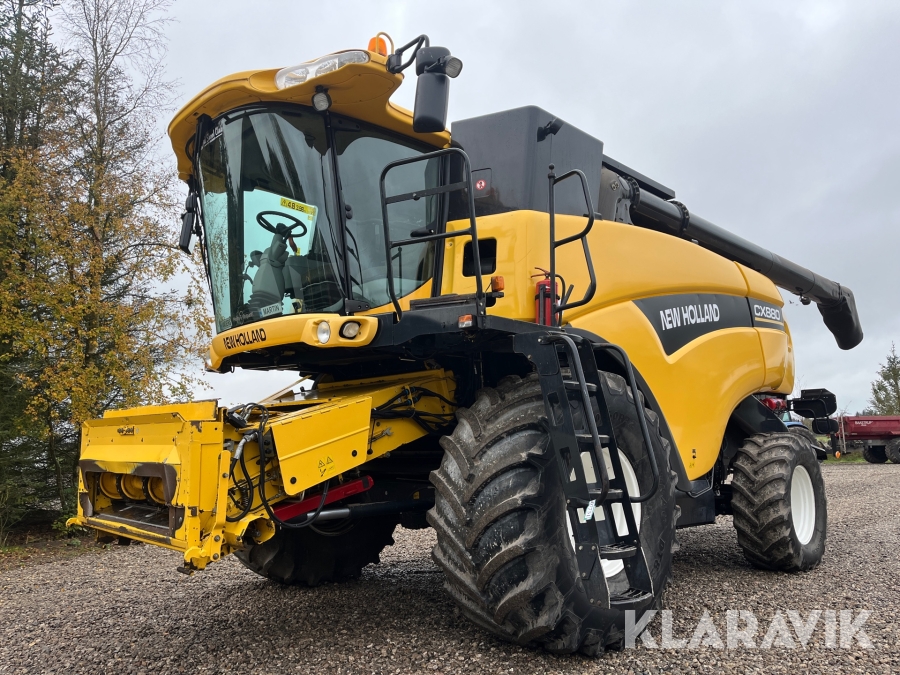 Mejetærsker New Holland CX880 med skærebord