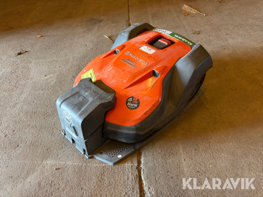 Robot plæneklipper Husqvarna 550 med ladestation