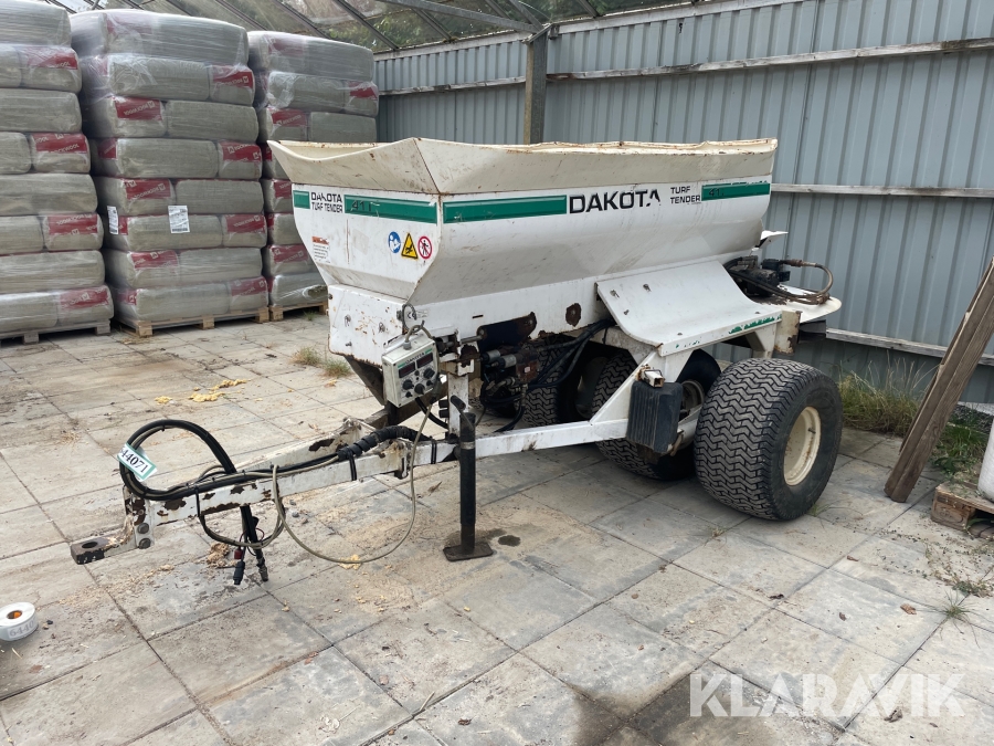 Topdresser Dakota turf tender 411