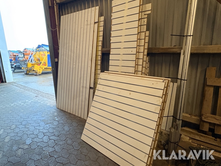 Lamelvægspaneler/slatwall cirka 30 styk assorterede størrelser