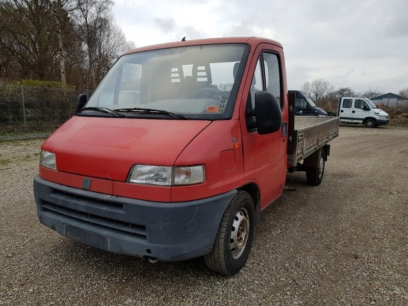 Varevogn med åbent lad