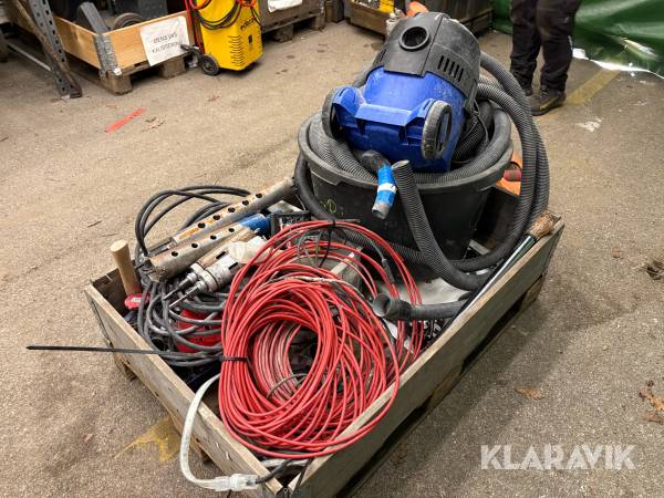 Støvsuger, slanger og bor - blandet lot