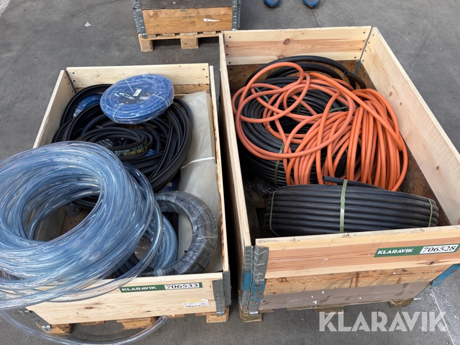 Lot - Assorterede slanger, remme og øvrigt 2 paller