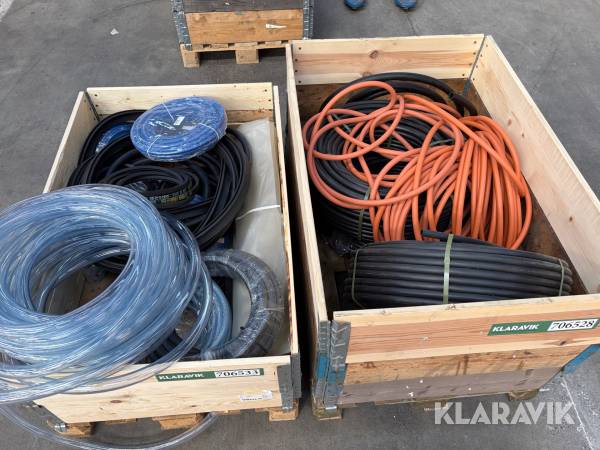 Lot - Assorterede slanger, remme og øvrigt 2 paller