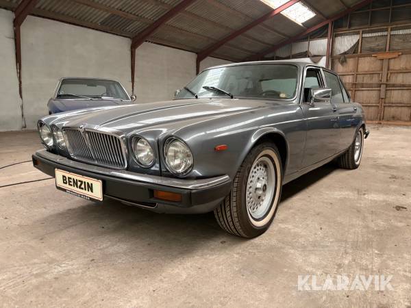 Veteranbil Jaguar Daimler Double Six XJ12 5,3 V12 luksusmodel
