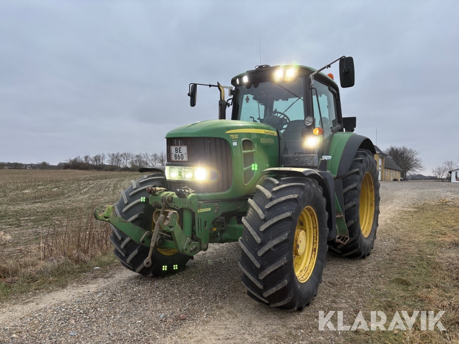 Traktor John Deere 7530