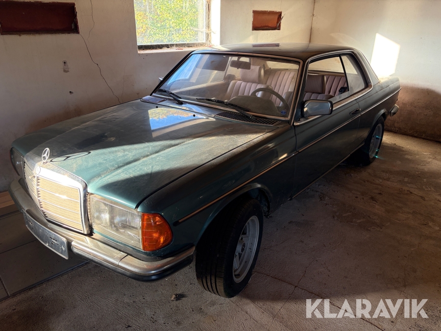 Veteranbil Mercedes-Benz 230 CE - 123C