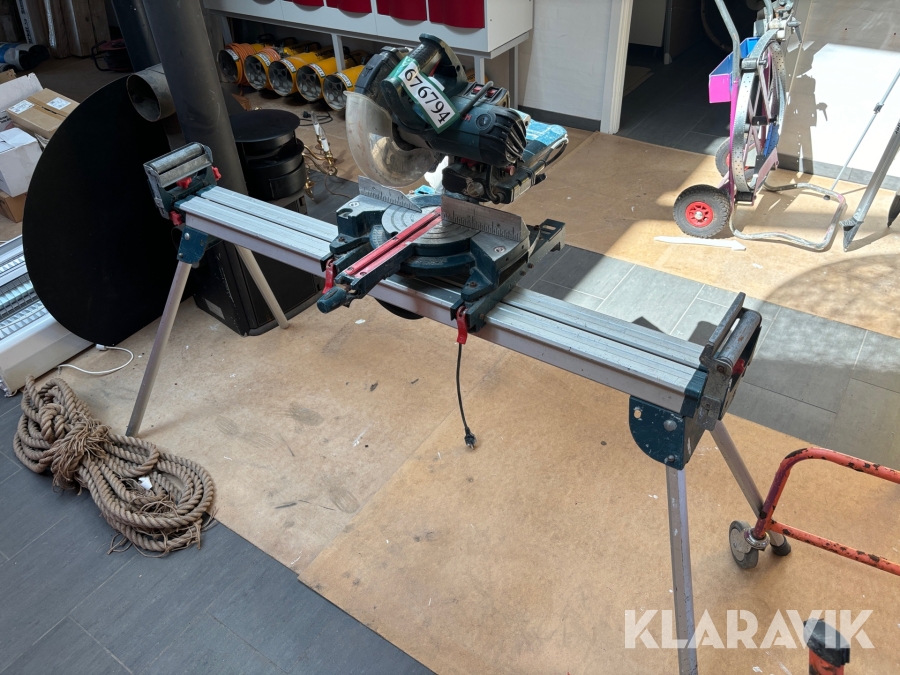 kap/geringssav med stativ Bosch GCM 8S