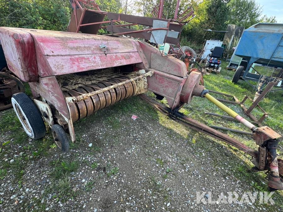 Småballepresser New Holland S68