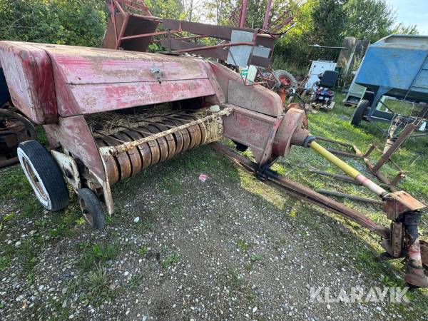 Småballepresser New Holland S68