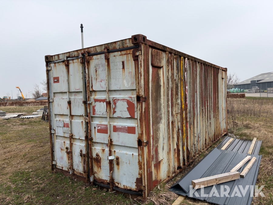 Container 20 fods med Velux vinduer medfølger