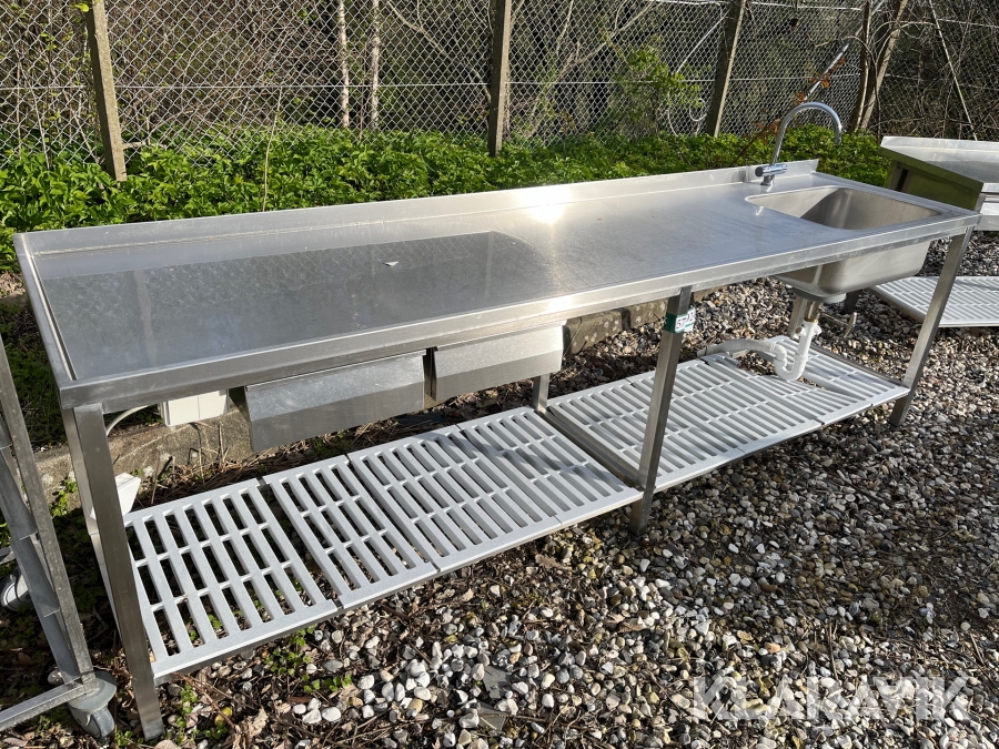 1 Rustfrit stålbord med skuffer og vask