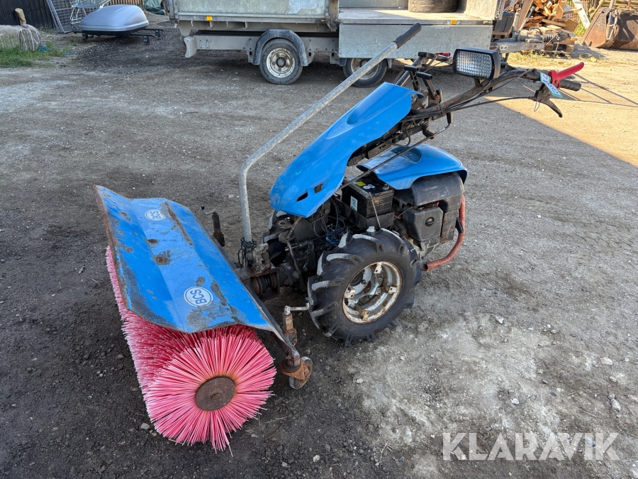 Redskabsbærer BCS 740 med kost
