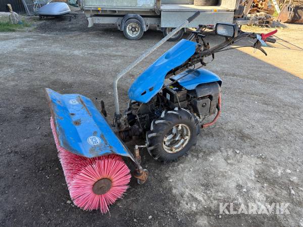 Redskabsbærer BCS 740 med kost