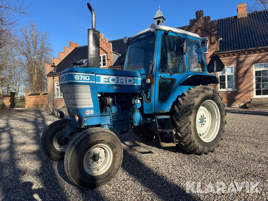 Traktor Ford 6710