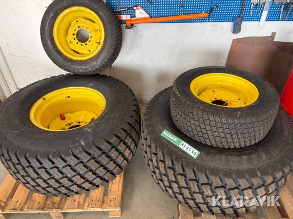 Dæk med fælge John Deere 4052r/4066r komplet sæt