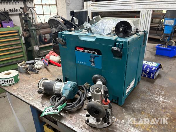 Overfræser Makita RT0700CX2J