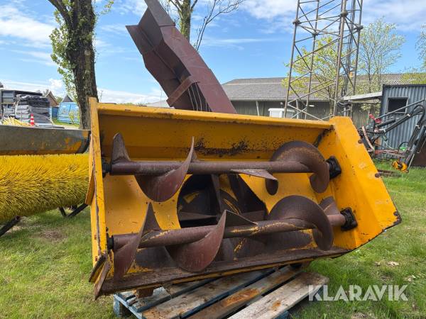 Snefræser med hydraulisk svingbart udkasterrør Epoke