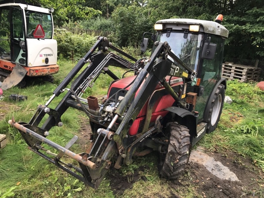 Traktor med frontlæsser 