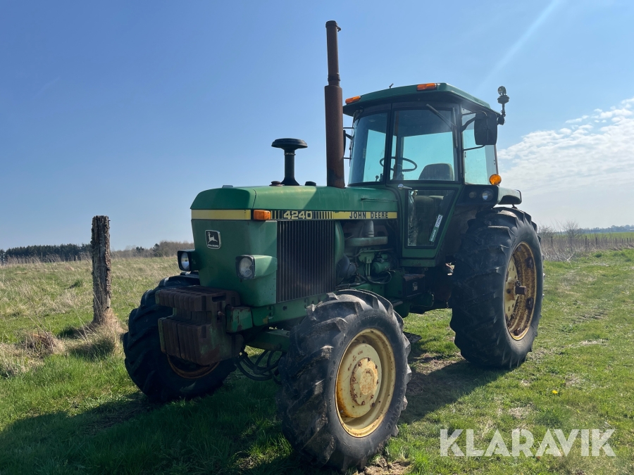 Traktor John Deere 4240