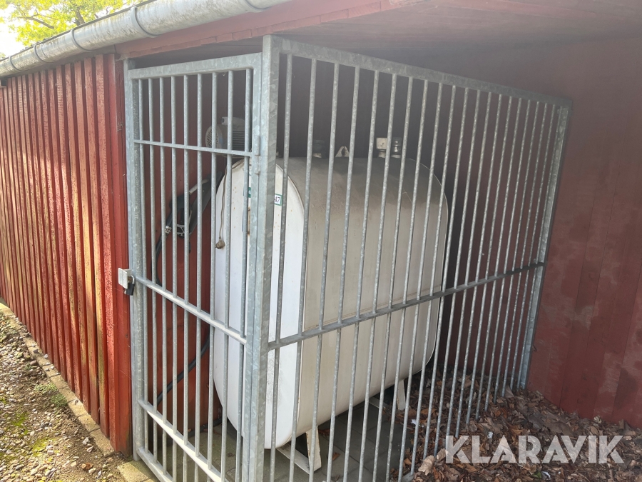 Olietank Roug 1200 L med pumpe og bur