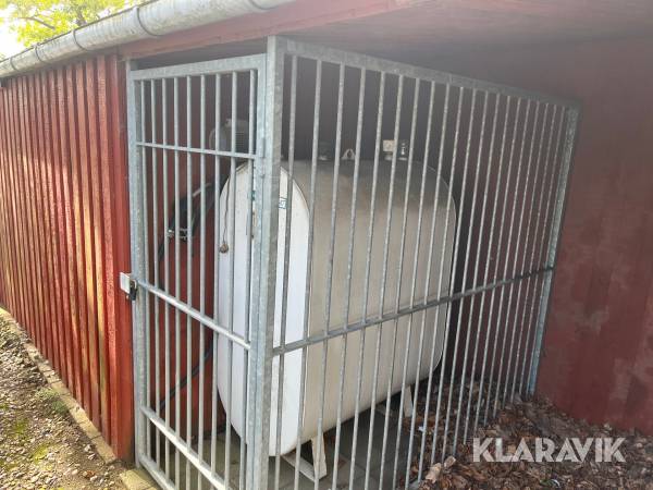 Olietank Roug 1200 L med pumpe og bur