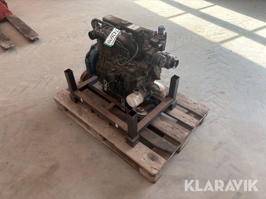Motor Kubota V2203