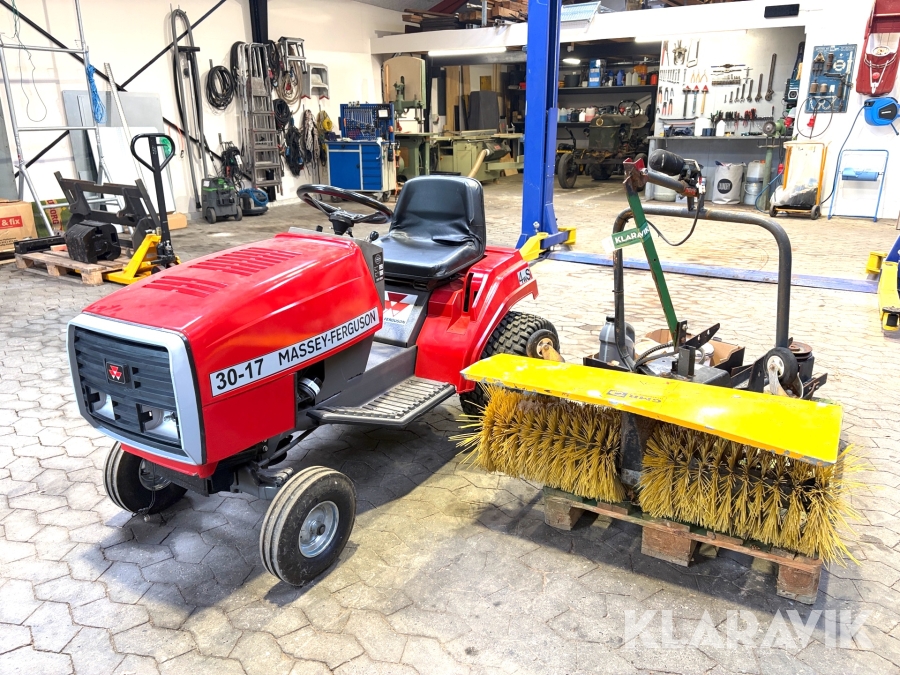 Redskabsbærer Massey-Ferguson 30-17 med kost
