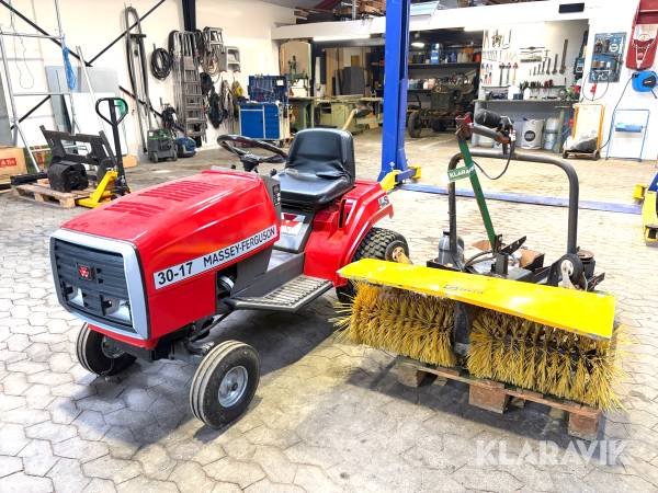 Redskabsbærer Massey-Ferguson 30-17 med kost