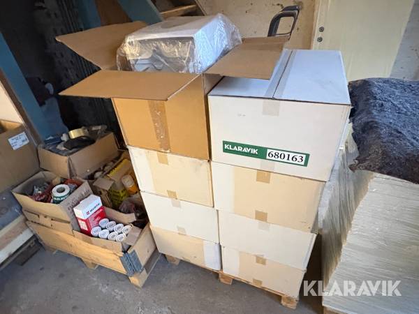 Papirdispenser Roto samt papir, 3 Dispensere og 7 Kasser papir