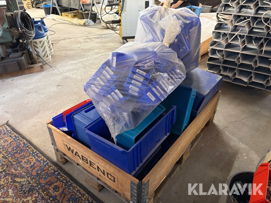 Lot med plastikkasser - assorterede størrelser