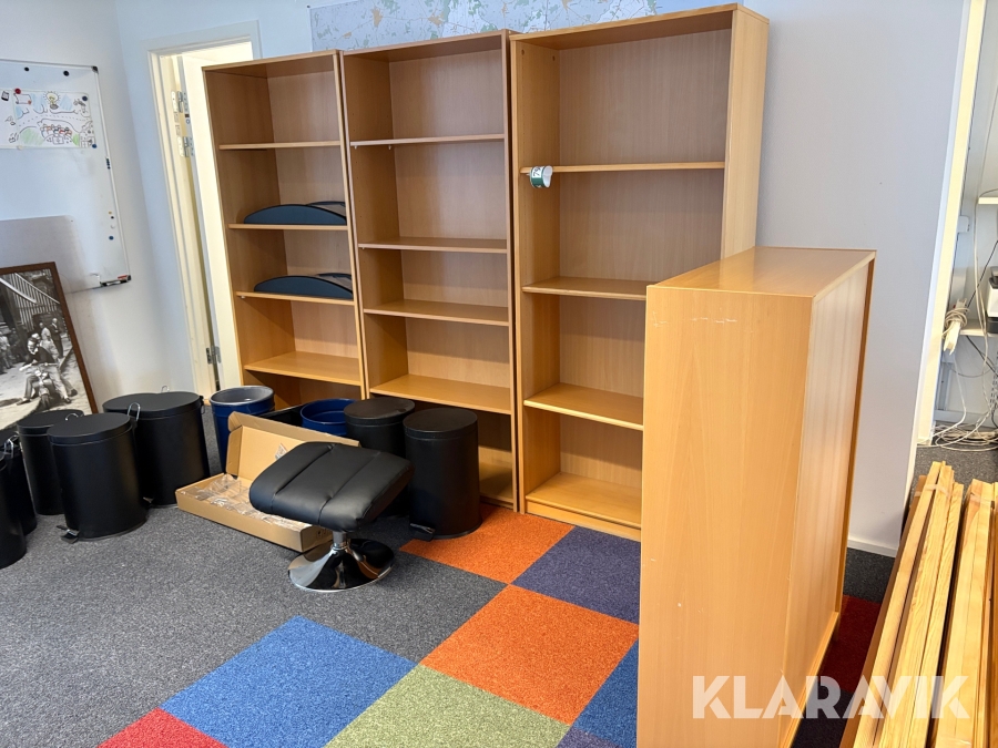 Lot med kontormøbler