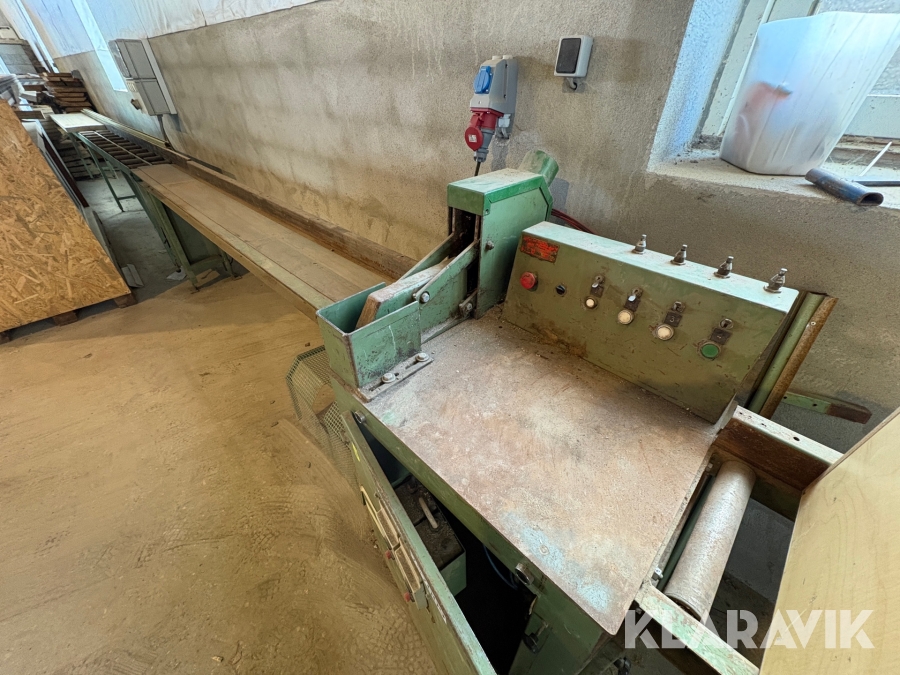 Industrikapsav / afkortersav K. Lykke Laursen AAK med rullebaner og båndtransportør