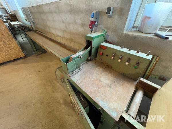 Industrikapsav / afkortersav K. Lykke Laursen AAK med rullebaner og båndtransportør