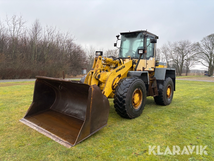 Gummiged Komatsu WA270-3