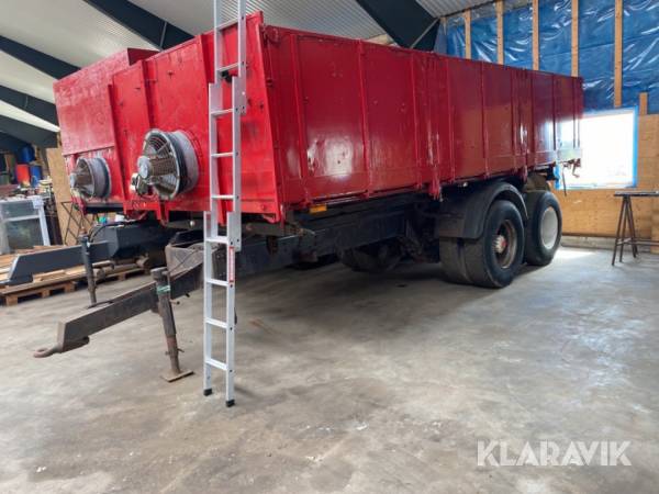 Tipvogn med tørrebund Volvo