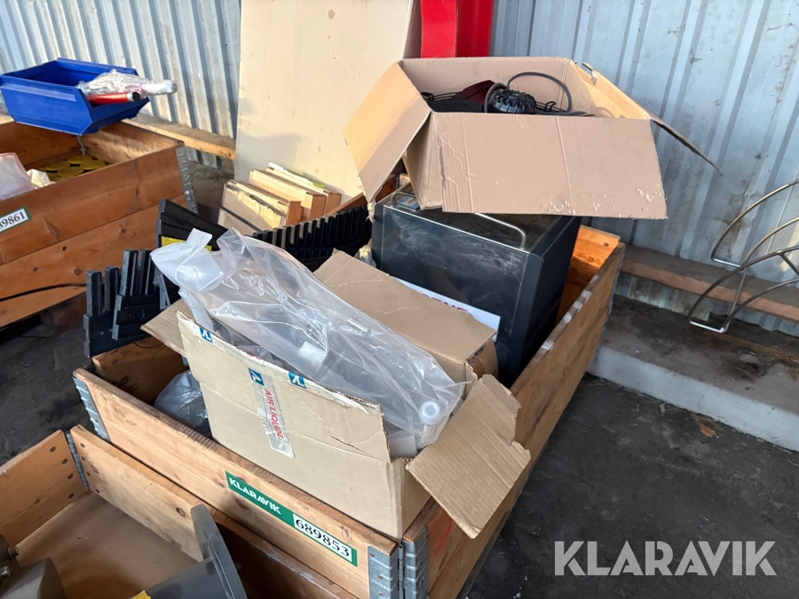 Lot med industriudstyr el motor, blæser