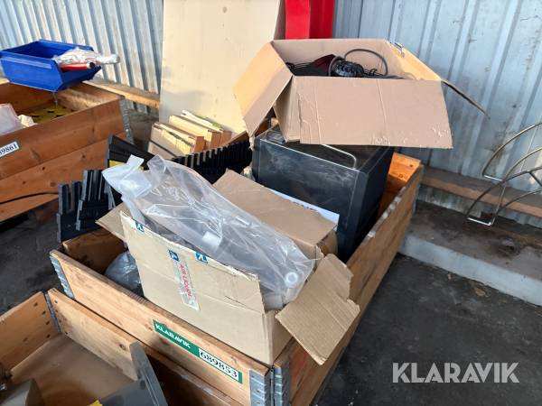 Lot med industriudstyr el motor, blæser