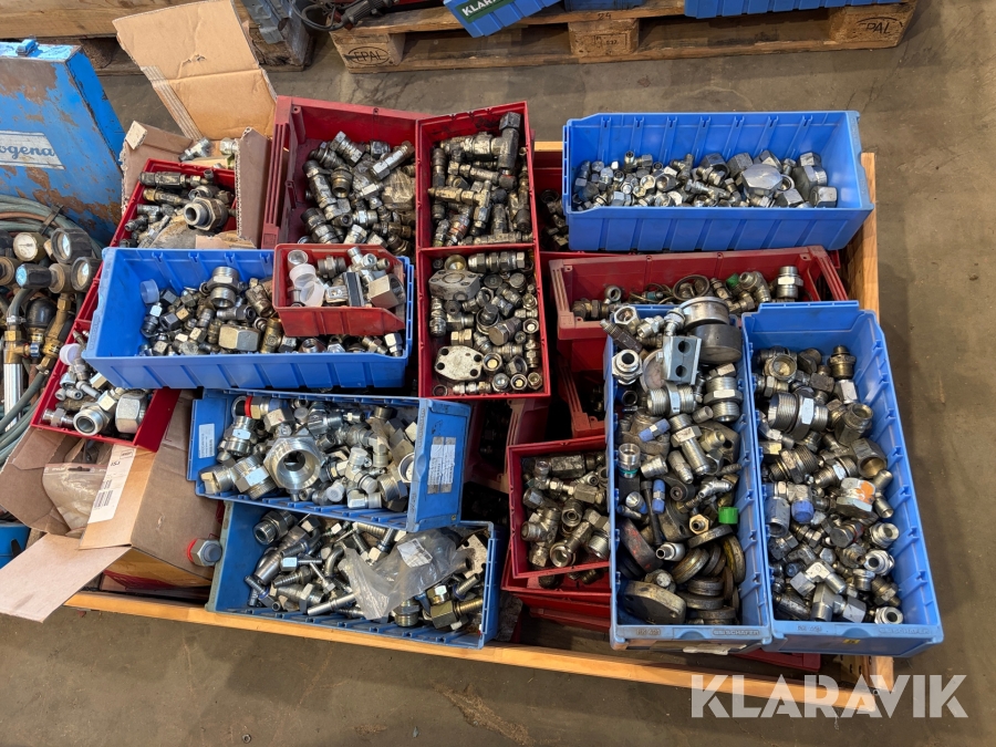 Assorterede hydraulik fittings - cirka 30 kasser