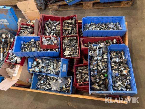 Assorterede hydraulik fittings - cirka 30 kasser