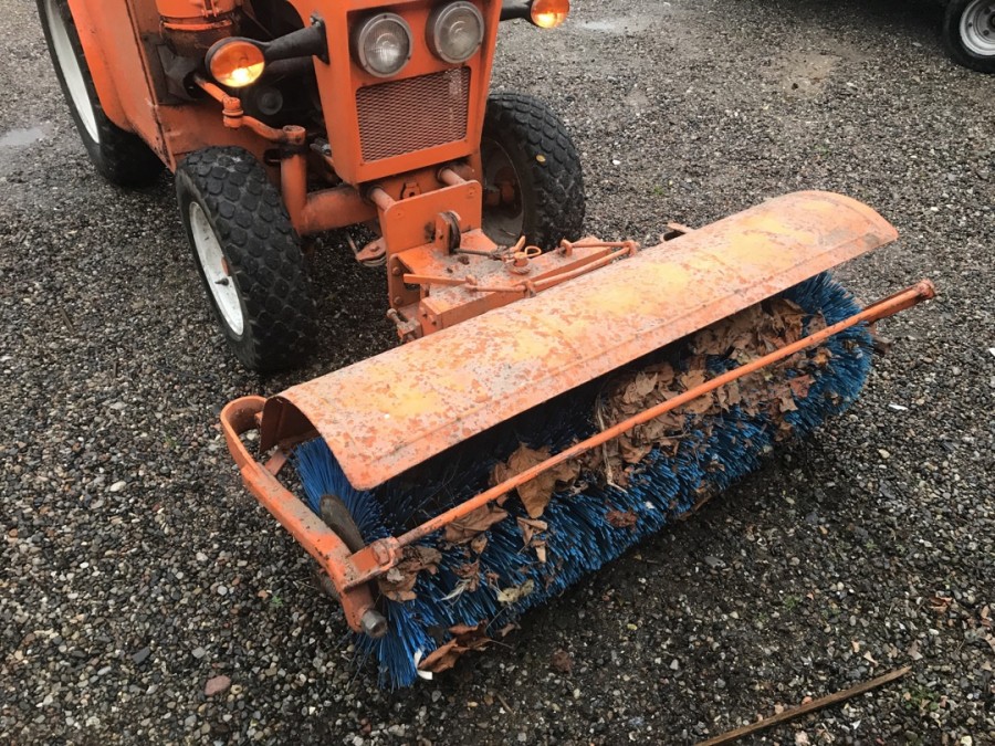 Mini traktor